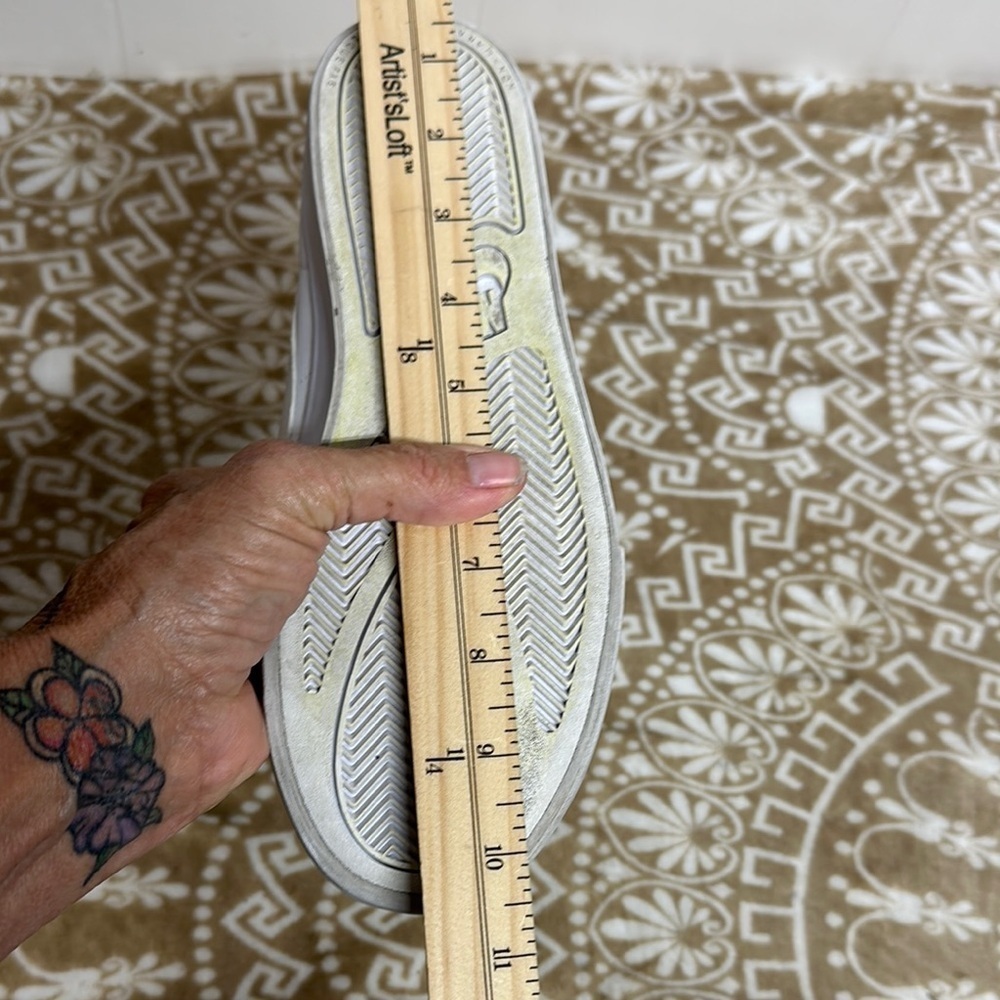Nike White Athletic Shoes Classic Design - Picture 11 of 15